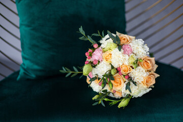 delicate wedding details in the morning	
