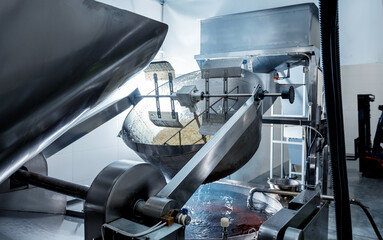 Conveyor line for frying snacks and chips in a modern factory