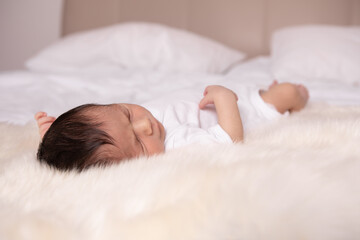 Obraz na płótnie Canvas Sleeping newborn