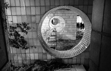infinity effect picture of continuous hall in the walls in black and white in the abandoned city 