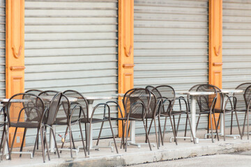 terrasse de restaurant fermée à cause de l'épidémie de covid-19
