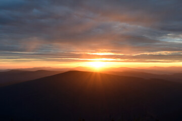 Color photography of beautiful sunrise in the mountains