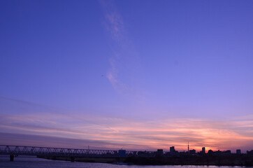 Obraz premium 夕焼けと東京スカイツリーと街並み