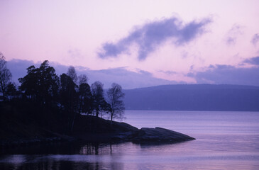  Landschaft am Oslo-Fjord (Hvervenbokt) nahe dem Vorort Holmlia bei Oslo *