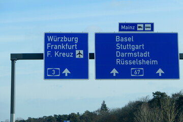 Schild Autobahn Frankfurter Kreuz