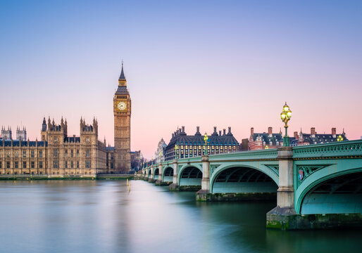 Westminster Bridge, Palace of Westminster and the clock tower of Big Ben (Elizabeth Tower), at dawn, London, England, United Kingdom