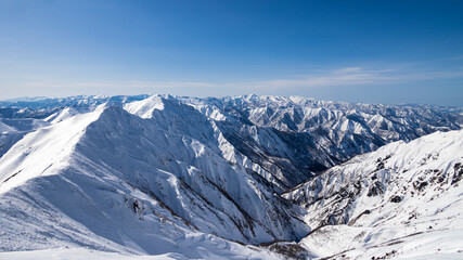 谷川連峰　冬　山並み