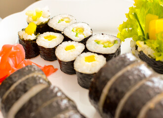 Sushi na romantyczną kolację walentyki dla niej