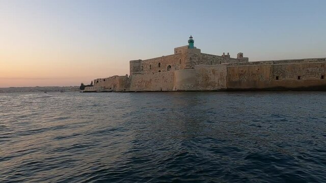 tramonto sul mare a siracusa