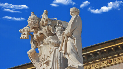 Obraz premium Zoom detail photo of sculptures on top of Saint Peter basilica in Vatican City, Rome, Italy