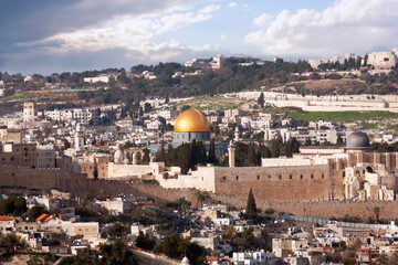Fototapeta premium The walls of Old City of Jerusalem.Temple mount and mosque Dome over the Rock.