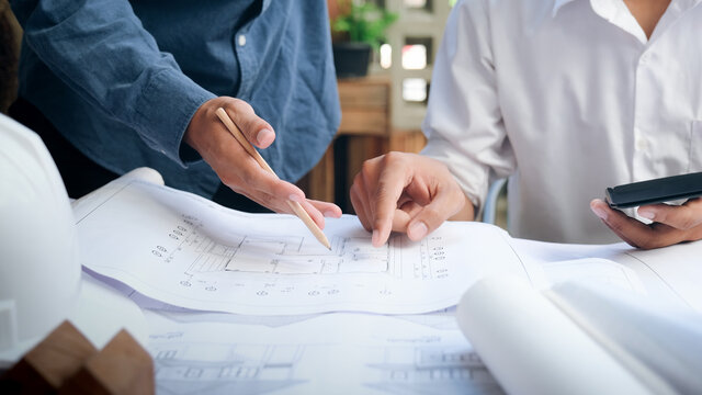 Engineer meeting for architectural project