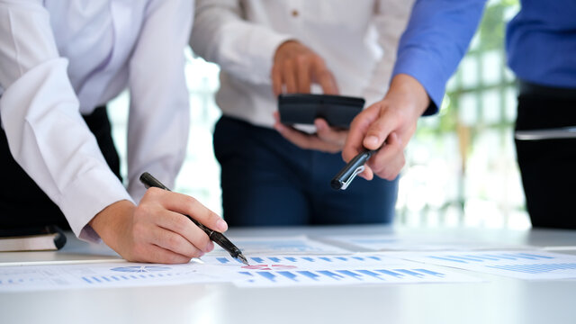 Businessmen teamwork meeting to discuss the investment.