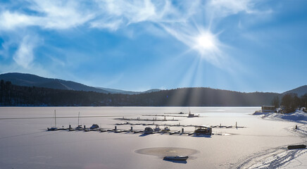 Edersee im Gegenlicht