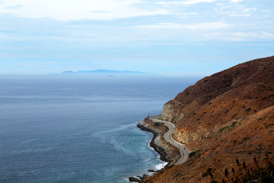 farway shot of pacific coast highway and pacific ocean coastline
