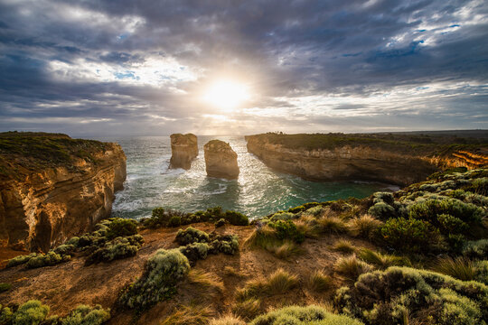 Tom and Eva look out on the Australian coast at the twelve apostles