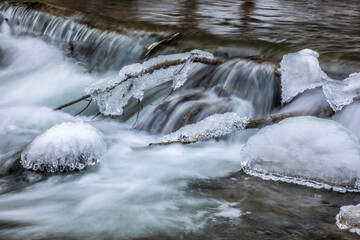 Naklejka na ściany i meble cascades in river raab in winter, austria