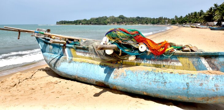 Bateau de p&ecirc;che dans la province de Pothuvil, Sri Lanka.