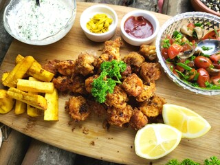 Deep fried shrimp with sauces and plantains is the best 