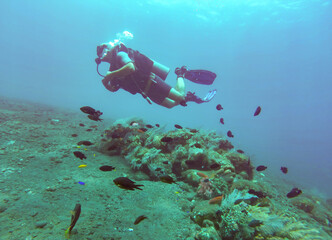 Plongeur sous marin à Bali, Indonésie