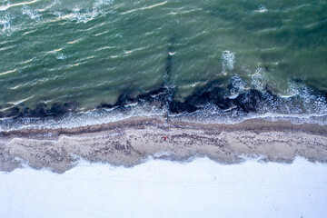 Naklejka premium Ostseestrand im Winter von oben, Grömitz, Schleswig Holstein, Deutschland