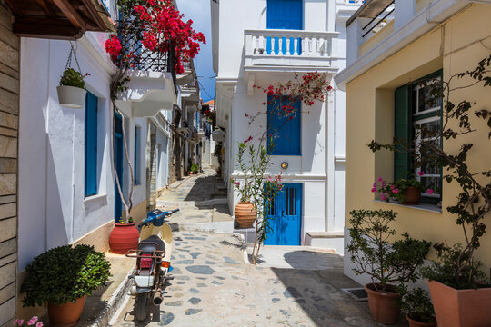 Fototapeta Tiny Greek street in the town