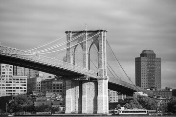 Fototapeta na wymiar Black and white landscape of the Brooklyn Bridge