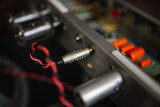 Amplifier jack for speaker