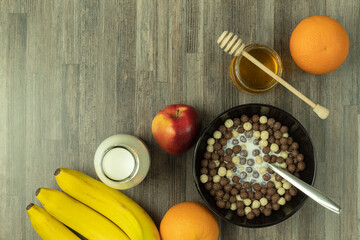 Chocolate cornflakes with milk and fruit