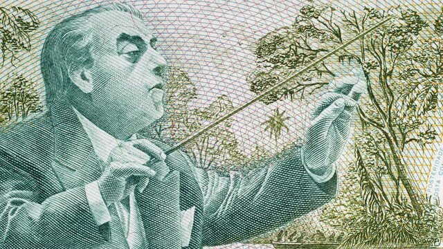 Heitor Villa-Lobos conducting an orchestra on Brazil 500 Cruzados (1988) banknote tracking, famous Brazilian composer. 4K
