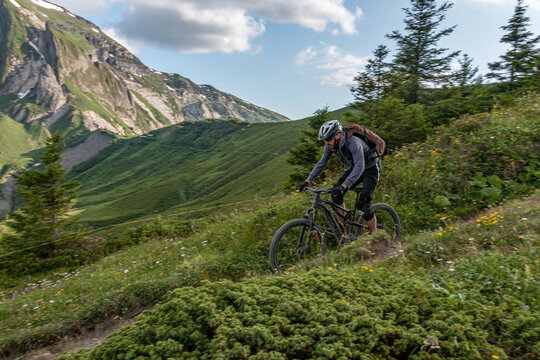 Crossing the col de coux in mtb, switzerland