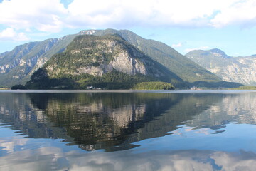 Naklejka premium Hallstätter See mit Spiegelung im See