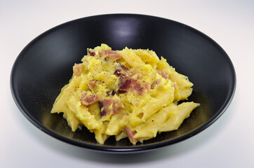 pasta con speck e crema di patate