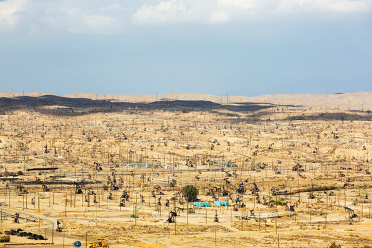 The Kern River oilfield in Oildale,  Bakersfield, California, USA. Following an unprecedented four year long drought, Bakersfield is now the driest city in the USA, driven by clima