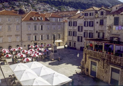 General view of the open air market in Gunduliceva Poljana Squar