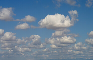 Cielo azul con nubes