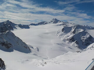 Fototapeta na wymiar Neuschnee in Gebirge