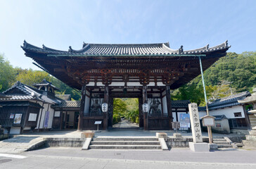 Naklejka premium 石山寺 東大門の仁王像 滋賀県大津市