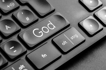 graue "God" Taste auf einer dunklen Tastatur