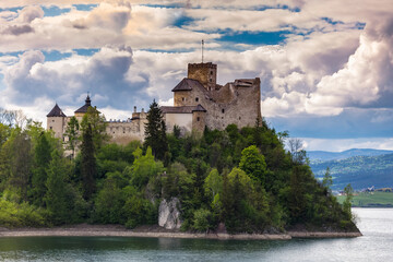 Fototapeta na wymiar Dunajec Castle-an old castle on the shore of the Chorsztyn