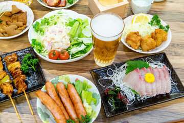 居酒屋の酒と料理