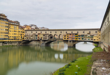 Fototapeta na wymiar Panorama of the Italian city Florence with the golden bridge