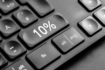 graue 10% Taste auf einer dunklen Tastatur