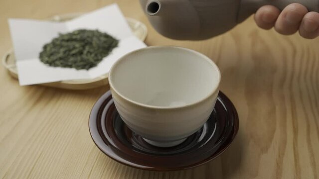 温かい緑茶