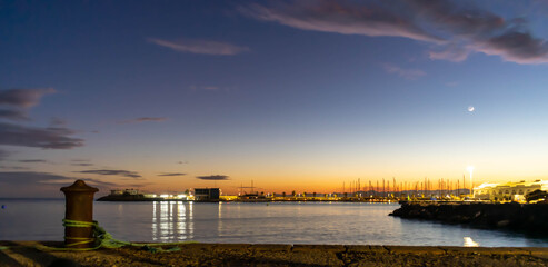 atardecer en el puerto de Burriana con barcos y palmeras de fondo ,Castellón de la plana  ,España