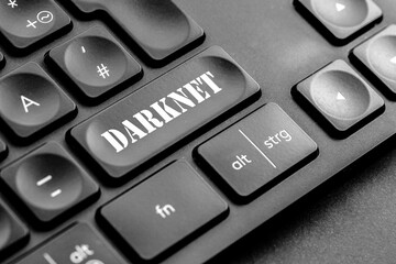 graue 3D Darknet Taste auf einer dunklen Tastatur