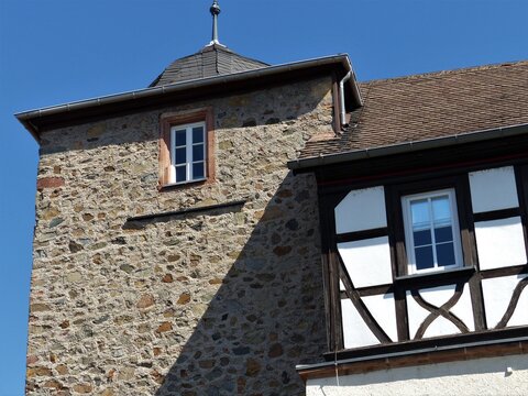 Steinturm und Fachwerkfassade Schl&ouml;sschen Zwingenberg an der Bergstrasse