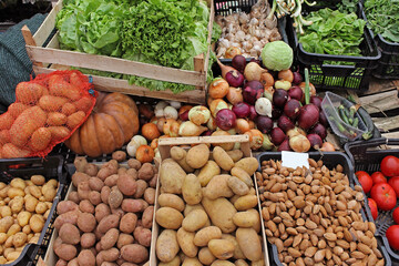 Potatoes and other vegetables on market