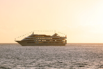 Obraz premium Cruise ship in the sea, Honolulu, Oahu, Hawaii