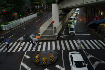雨の交差点・大阪梅新東交差点